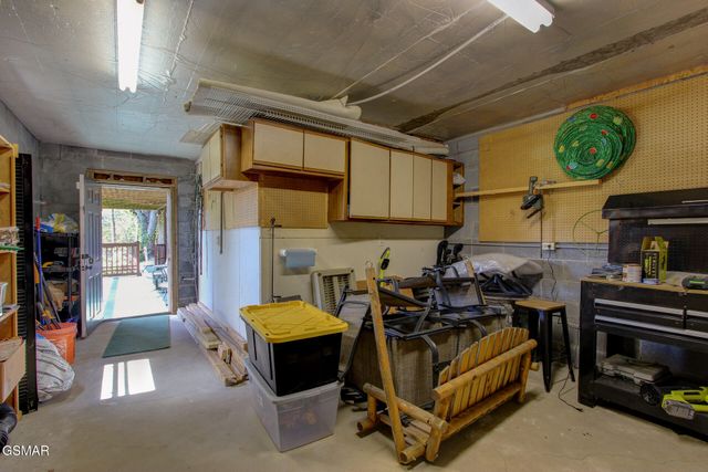 919 Grey Fox Trail, Gatlinburg, TN 37738