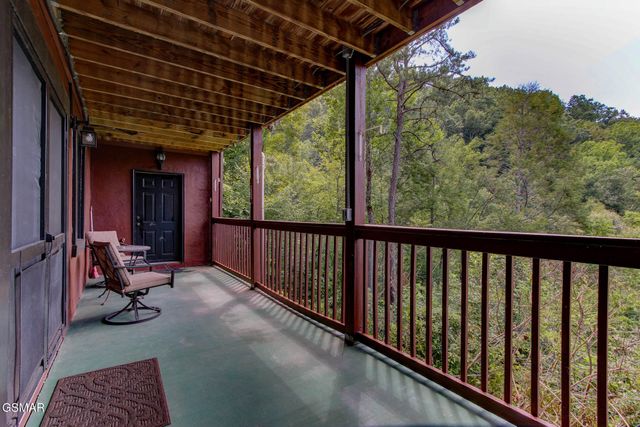 919 Grey Fox Trail, Gatlinburg, TN 37738