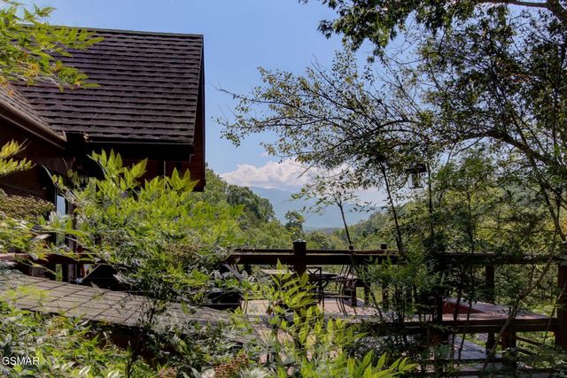 919 Grey Fox Trail, Gatlinburg, TN 37738