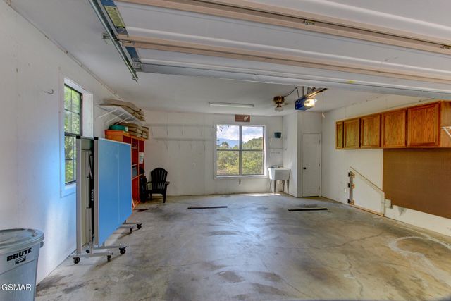 919 Grey Fox Trail, Gatlinburg, TN 37738