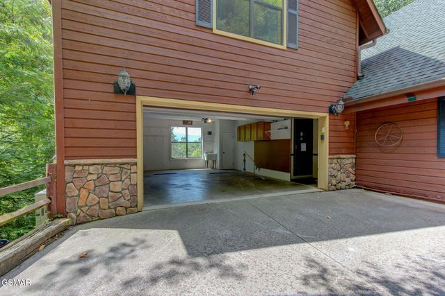 919 Grey Fox Trail, Gatlinburg, TN 37738
