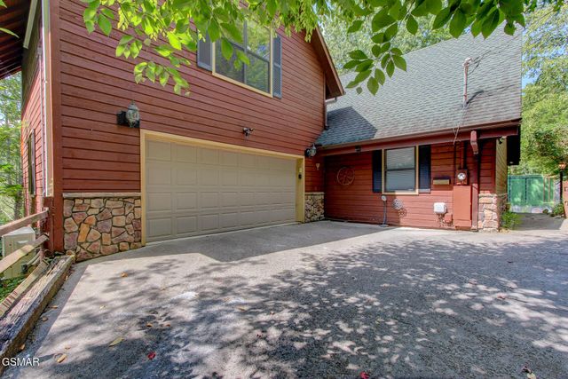 919 Grey Fox Trail, Gatlinburg, TN 37738