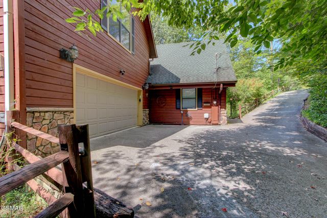919 Grey Fox Trail, Gatlinburg, TN 37738