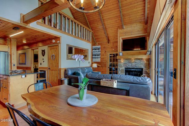 919 Grey Fox Trail, Gatlinburg, TN 37738