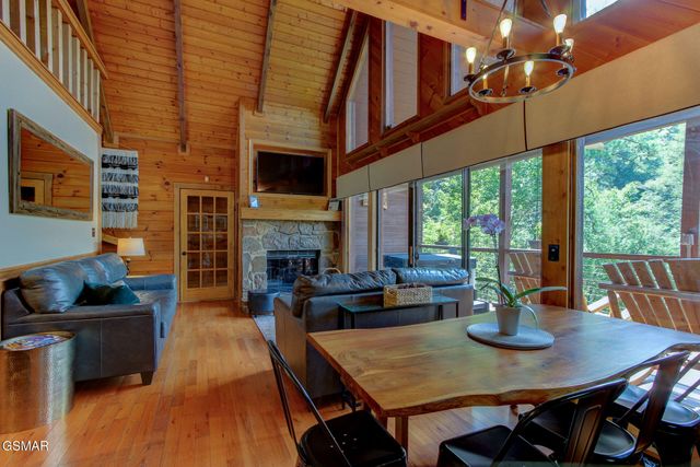 919 Grey Fox Trail, Gatlinburg, TN 37738