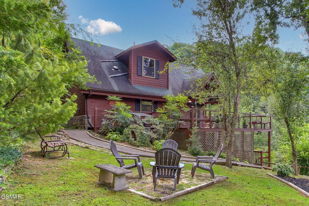 919 Grey Fox Trail, Gatlinburg, TN 37738
