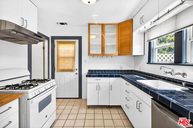 3450 Vinton Avenue, Los Angeles, CA 90034