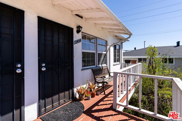 3450 Vinton Avenue, Los Angeles, CA 90034