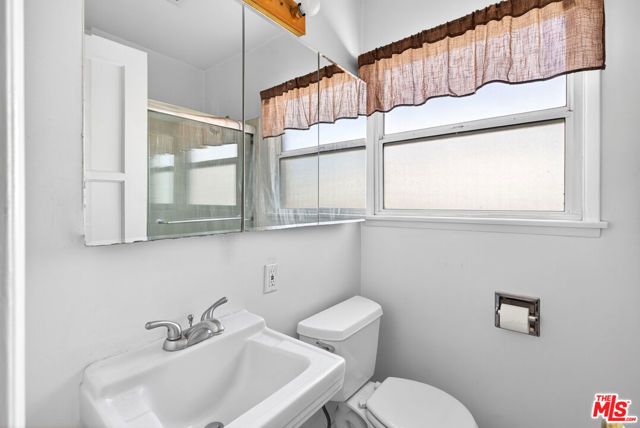 3450 Vinton Avenue, Los Angeles, CA 90034