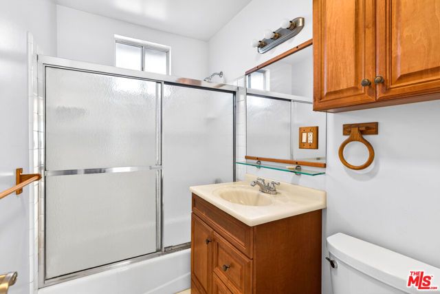 3450 Vinton Avenue, Los Angeles, CA 90034