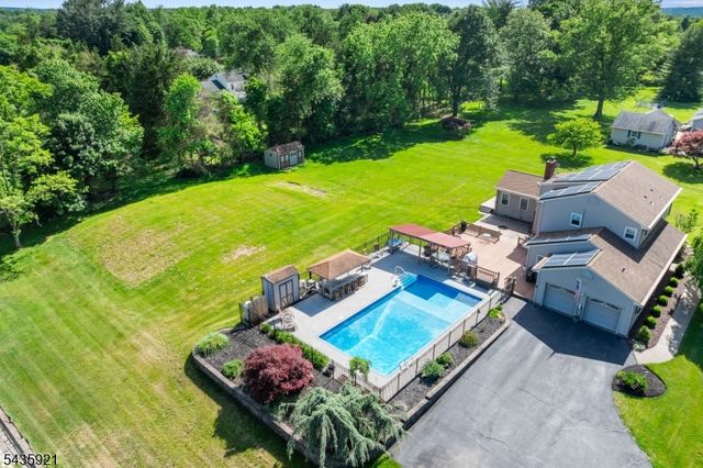 8 Garrett Dr, Raritan Twp., NJ 08822