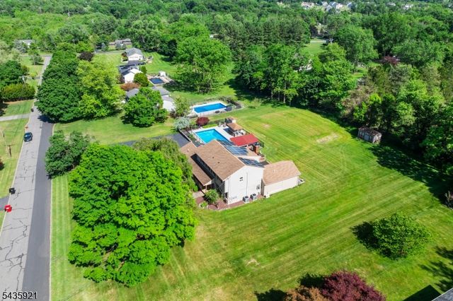 8 Garrett Dr, Raritan Twp., NJ 08822