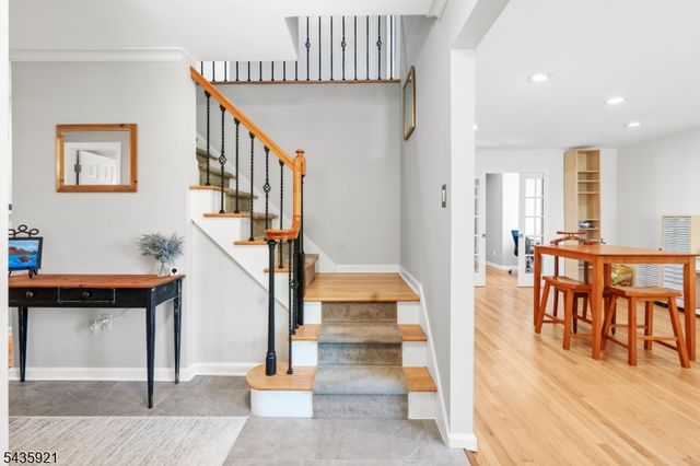 8 Garrett Dr, Raritan Twp., NJ 08822