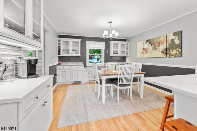 8 Garrett Dr, Raritan Twp., NJ 08822