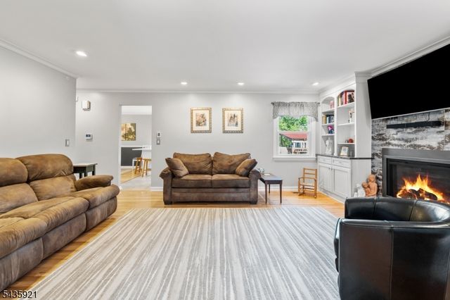 8 Garrett Dr, Raritan Twp., NJ 08822