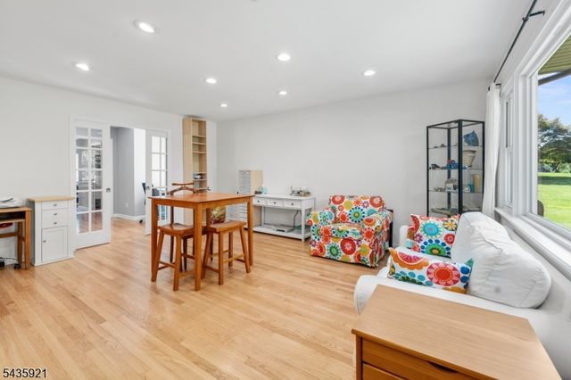 8 Garrett Dr, Raritan Twp., NJ 08822