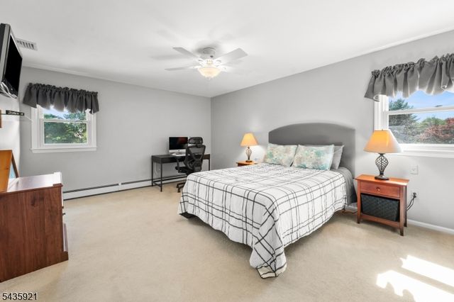 8 Garrett Dr, Raritan Twp., NJ 08822