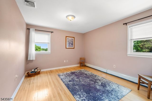8 Garrett Dr, Raritan Twp., NJ 08822