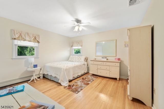 8 Garrett Dr, Raritan Twp., NJ 08822