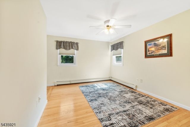 8 Garrett Dr, Raritan Twp., NJ 08822