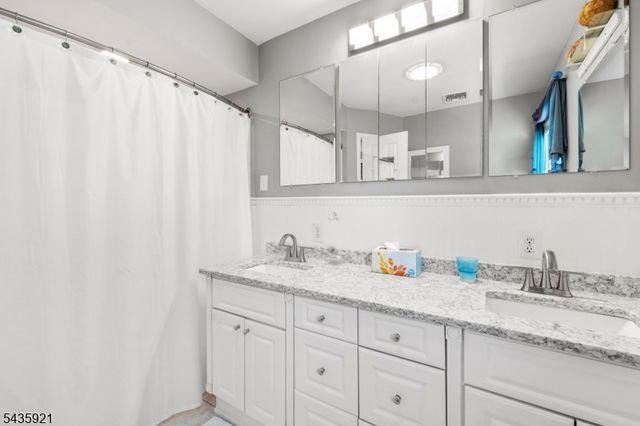 8 Garrett Dr, Raritan Twp., NJ 08822