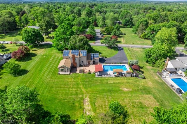 8 Garrett Dr, Raritan Twp., NJ 08822