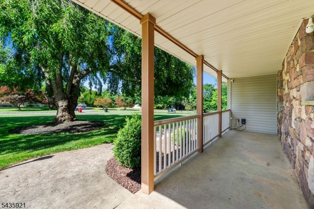 8 Garrett Dr, Raritan Twp., NJ 08822