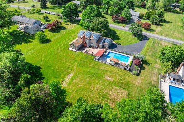 8 Garrett Dr, Raritan Twp., NJ 08822