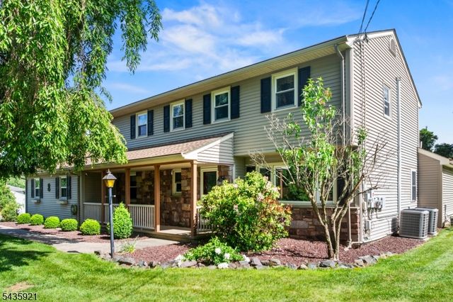 8 Garrett Dr, Raritan Twp., NJ 08822