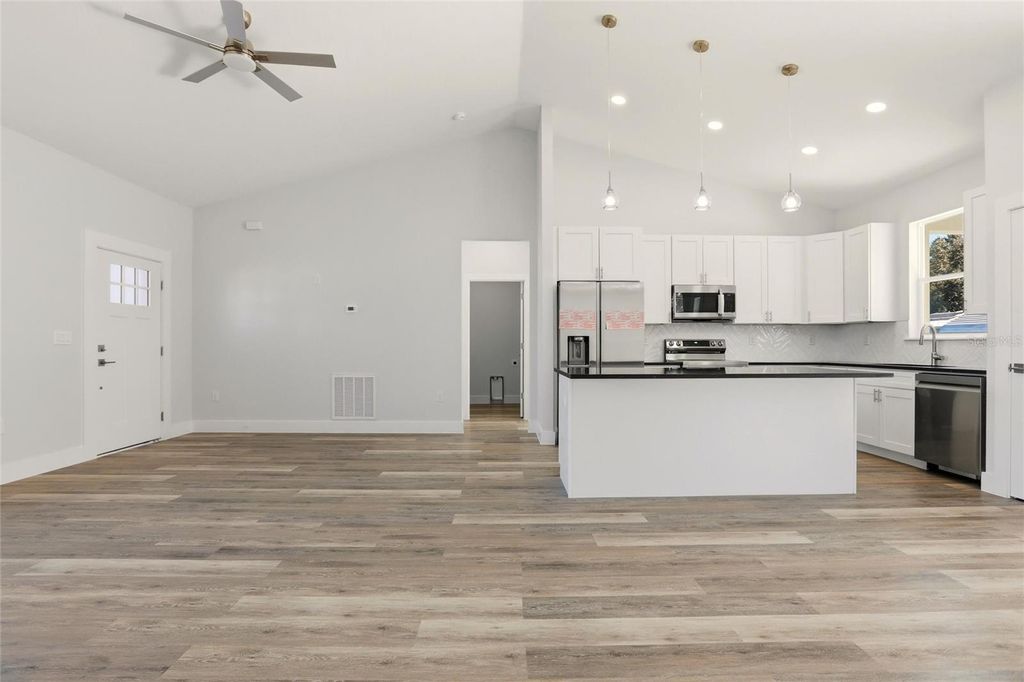 Image 6 of property listing at 3849 CITROEN DRIVE, Sebring, FL 33872