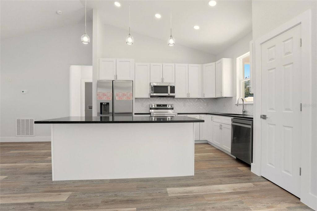 Image 7 of property listing at 3849 CITROEN DRIVE, Sebring, FL 33872