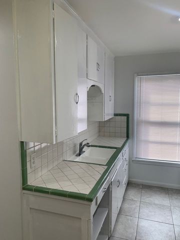 2702 Wayside Avenue, Fort Worth, TX 76110