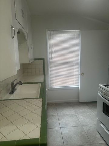 2702 Wayside Avenue, Fort Worth, TX 76110