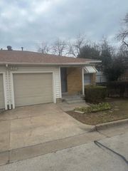 2702 Wayside Avenue, Fort Worth, TX 76110