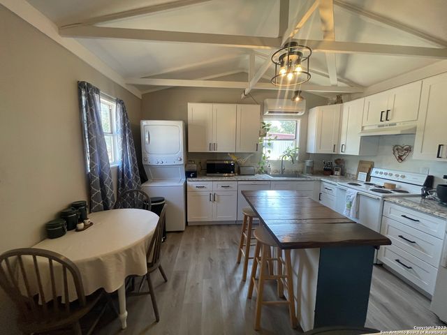 792 ALAMO BEACH RD, Pipe Creek, TX 78063
