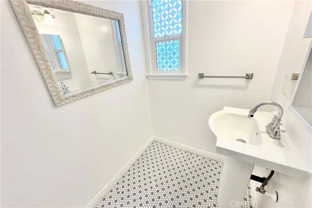 4290 Oakwood Place, Riverside, CA 92506