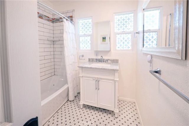 4290 Oakwood Place, Riverside, CA 92506