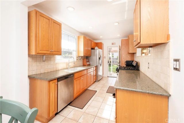 4290 Oakwood Place, Riverside, CA 92506