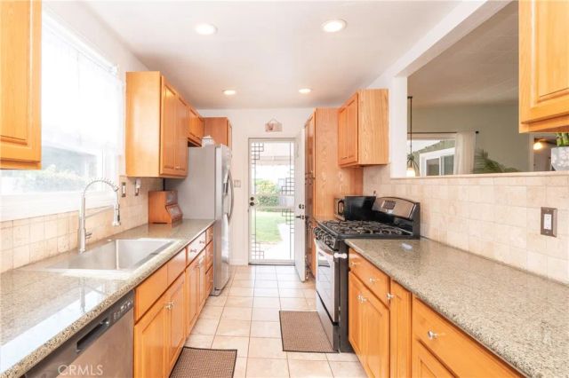 4290 Oakwood Place, Riverside, CA 92506