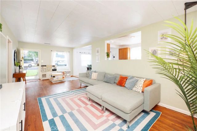 4290 Oakwood Place, Riverside, CA 92506