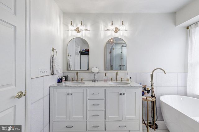 64 RIVER OAKS CIR, Baltimore, MD 21208