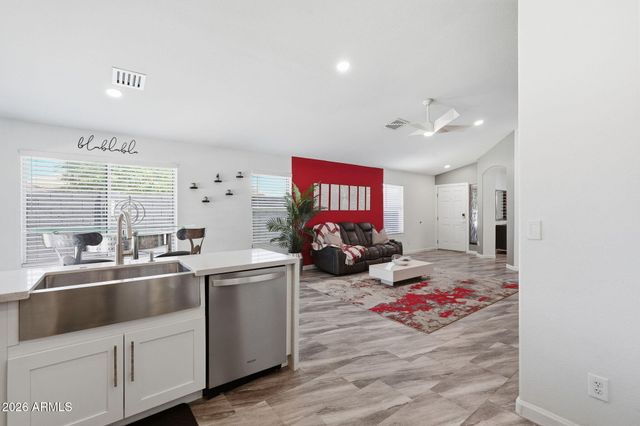 7636 W ANGELS Lane, Peoria, AZ 85383