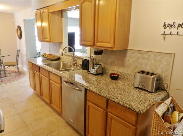 225 W Hollyfern Place, Beverly Hills, FL 34465