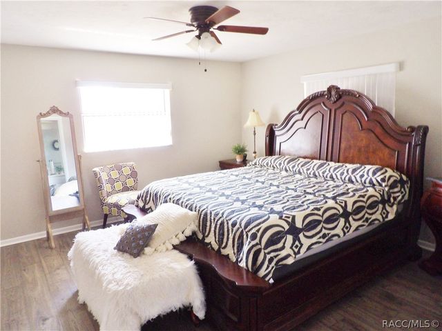 225 W Hollyfern Place, Beverly Hills, FL 34465