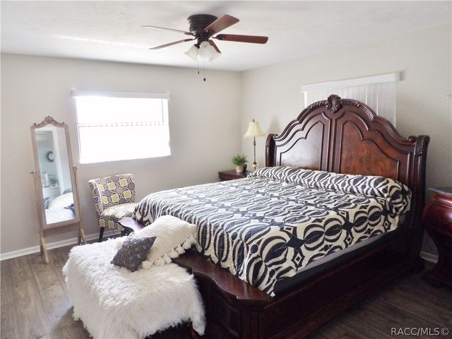 225 W Hollyfern Place, Beverly Hills, FL 34465