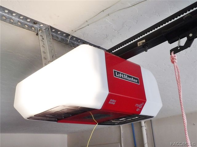 225 W Hollyfern Place, Beverly Hills, FL 34465