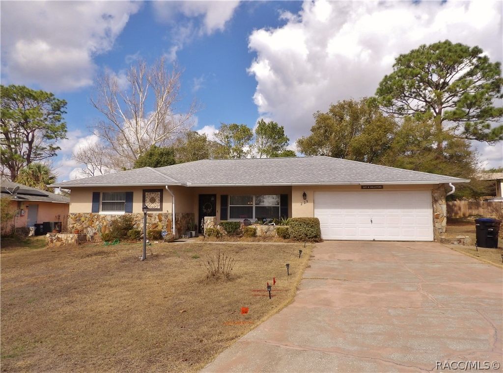 225 W Hollyfern Place, Beverly Hills, FL 34465