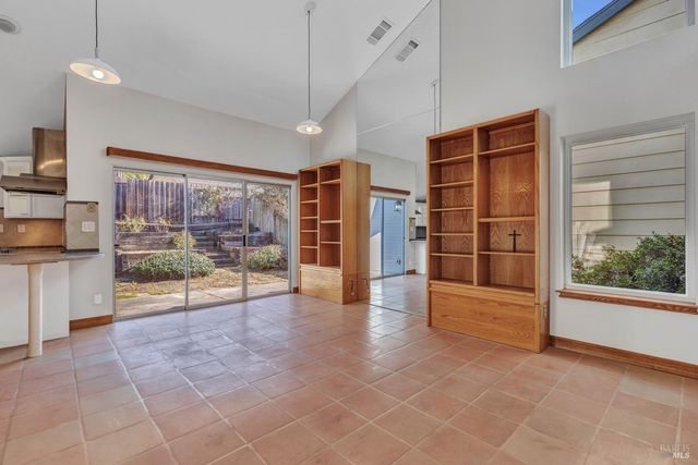 103 Stageline Ct, Vallejo, CA 94591