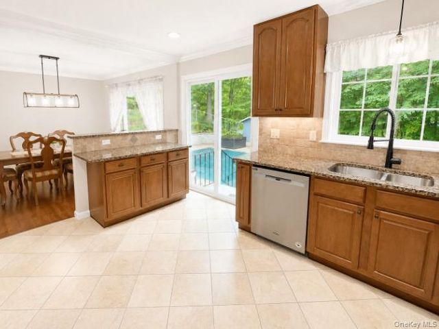 6 George Court, Miller Place, NY 11764