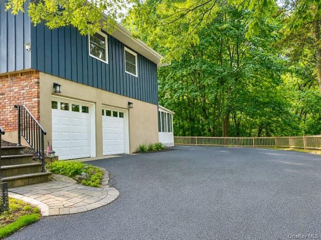 6 George Court, Miller Place, NY 11764